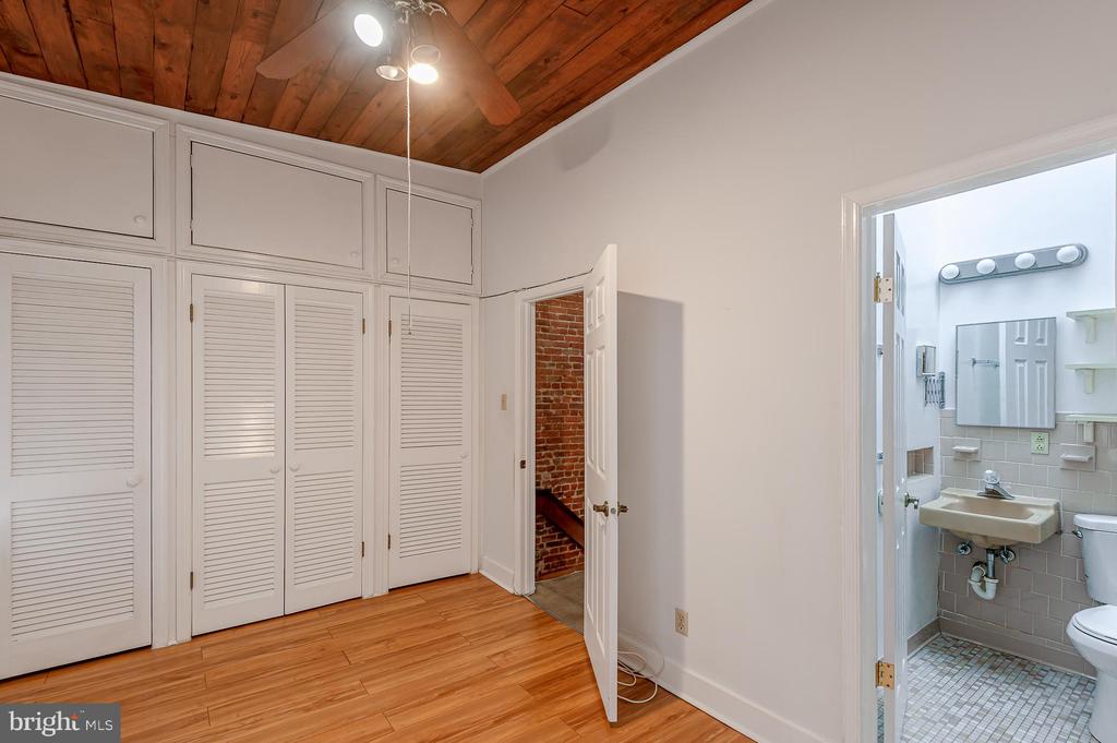 112 11th St NE