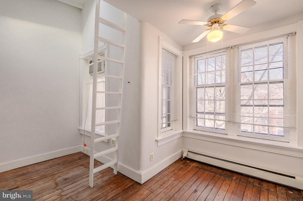 112 11th St NE