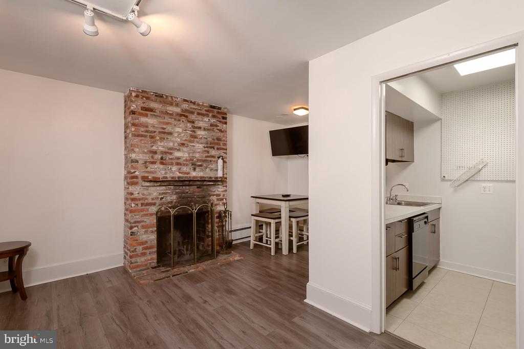 112 11th St NE