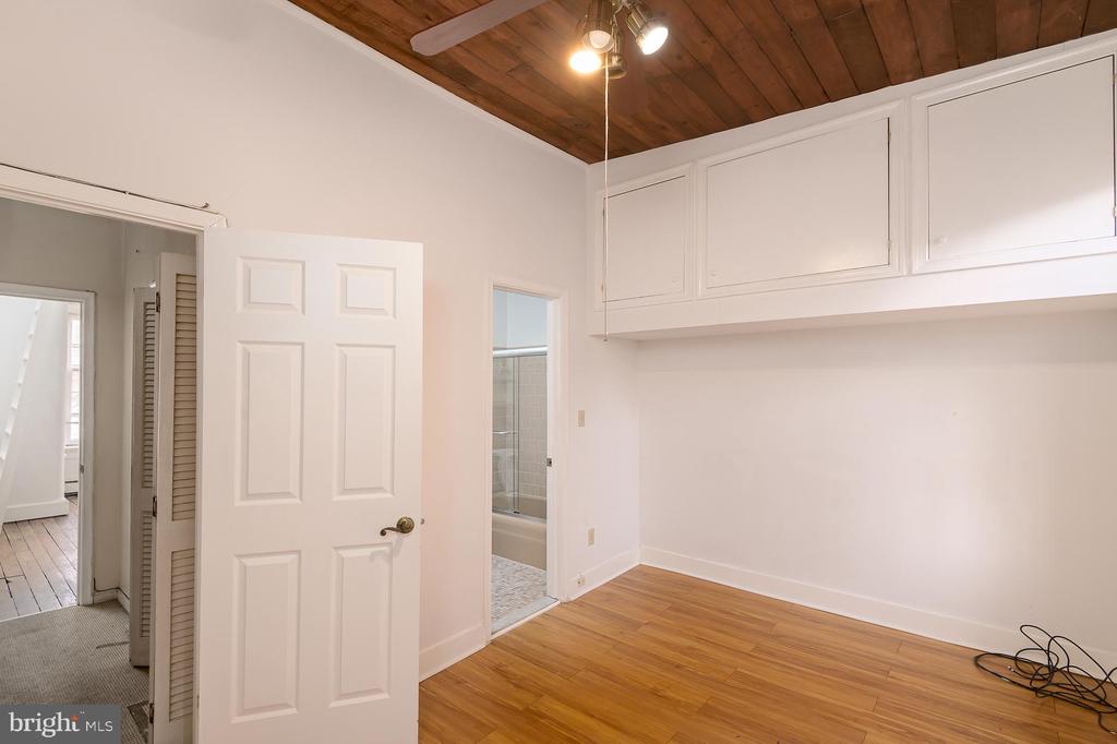 112 11th St NE
