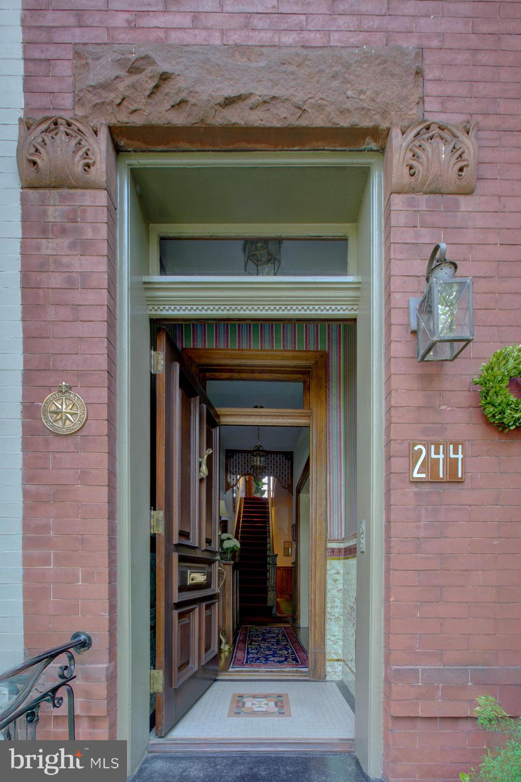 244 8th St SE