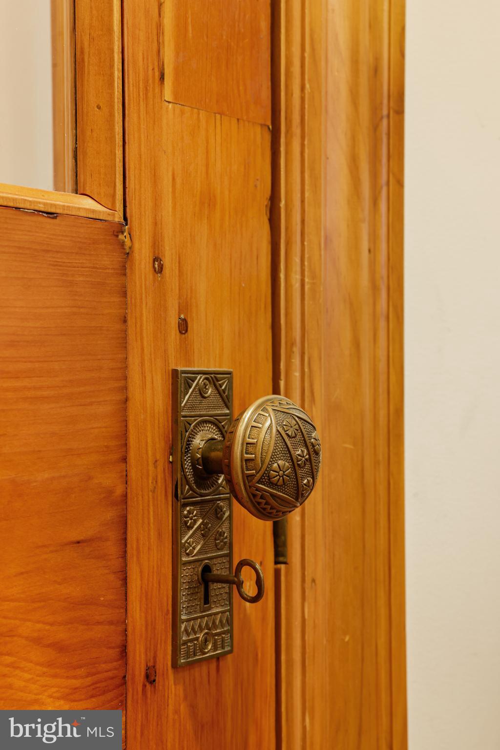 637 Constitution Ave NE