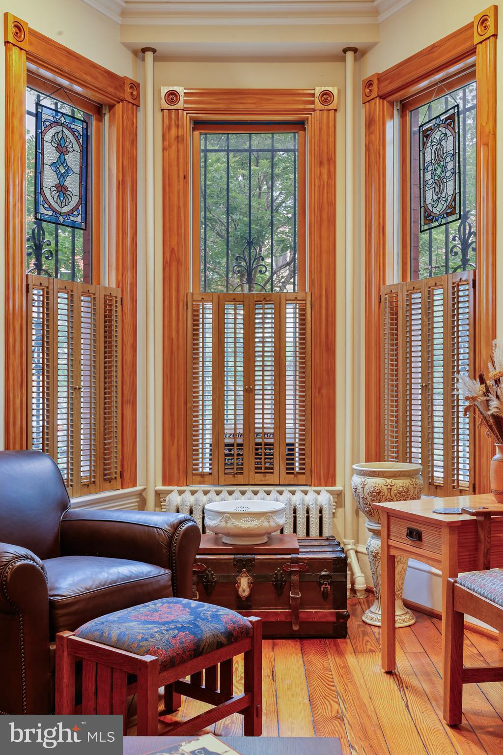 637 Constitution Ave NE