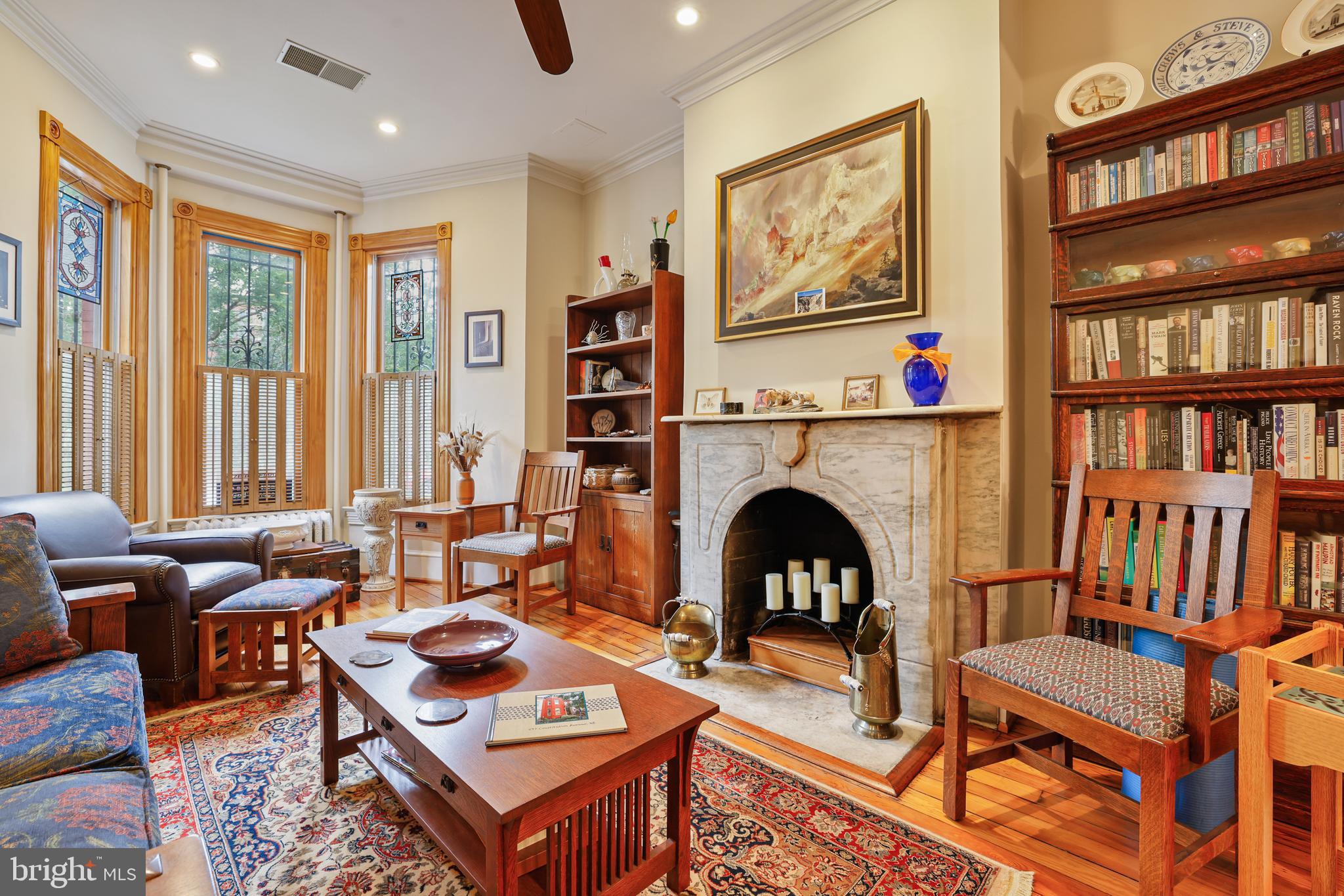 637 Constitution Ave NE