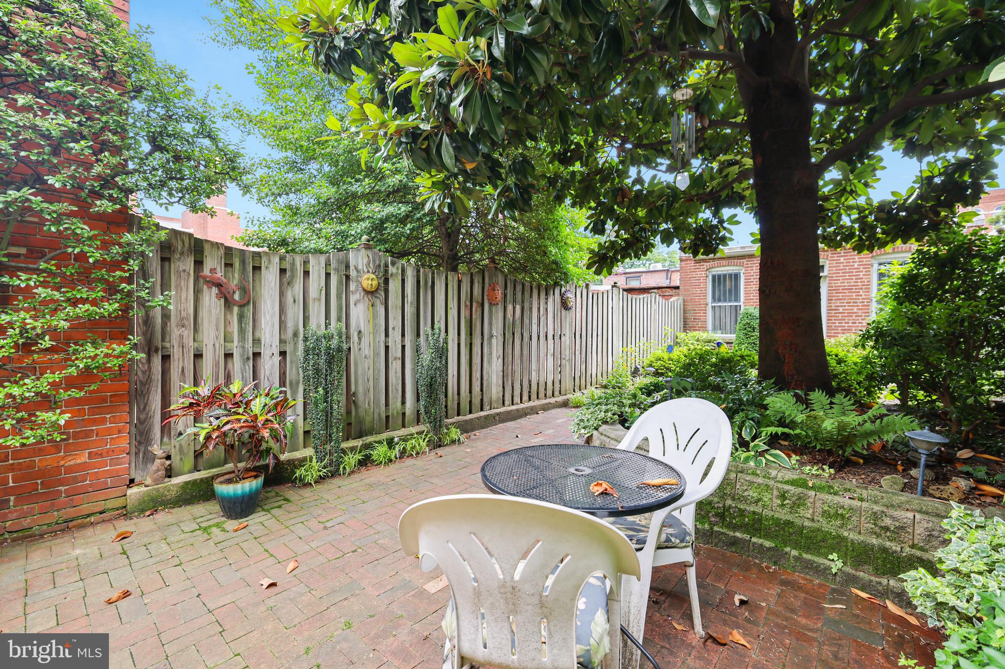 637 Constitution Ave NE