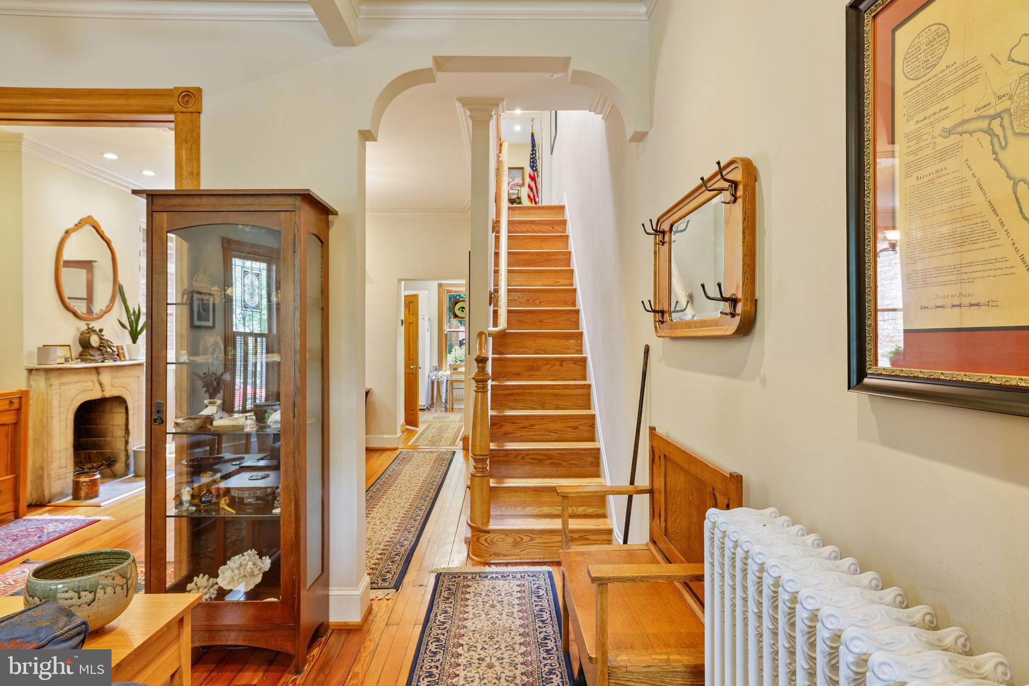 637 Constitution Ave NE