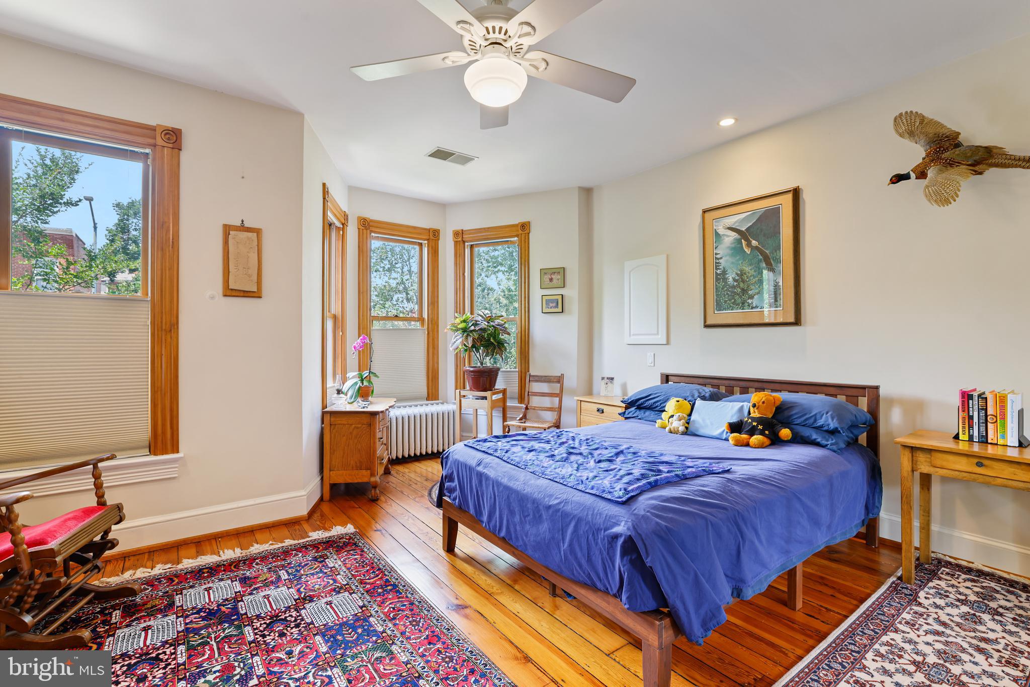 637 Constitution Ave NE