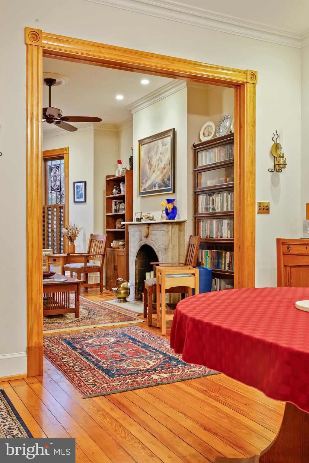 637 Constitution Ave NE