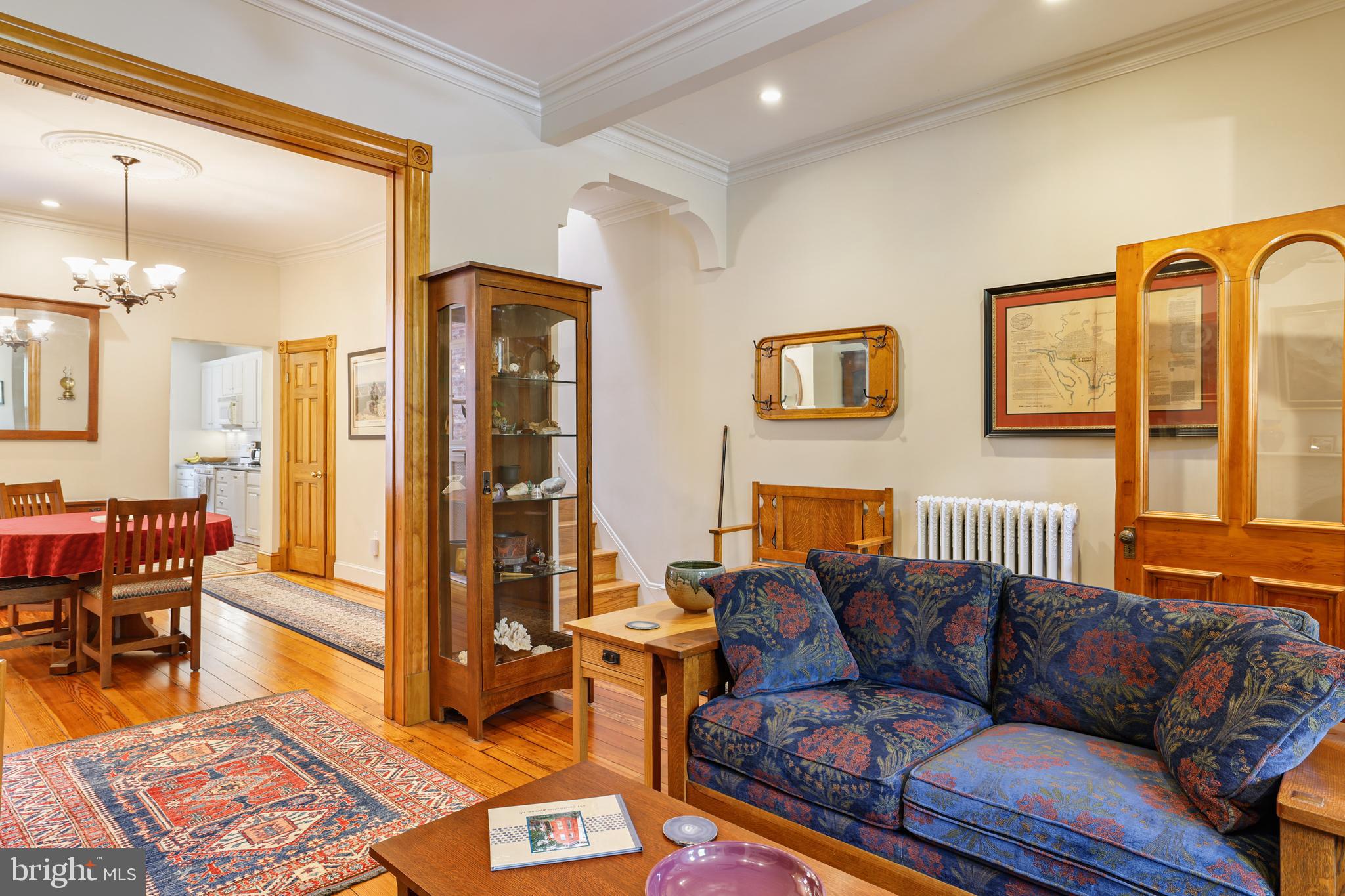 637 Constitution Ave NE