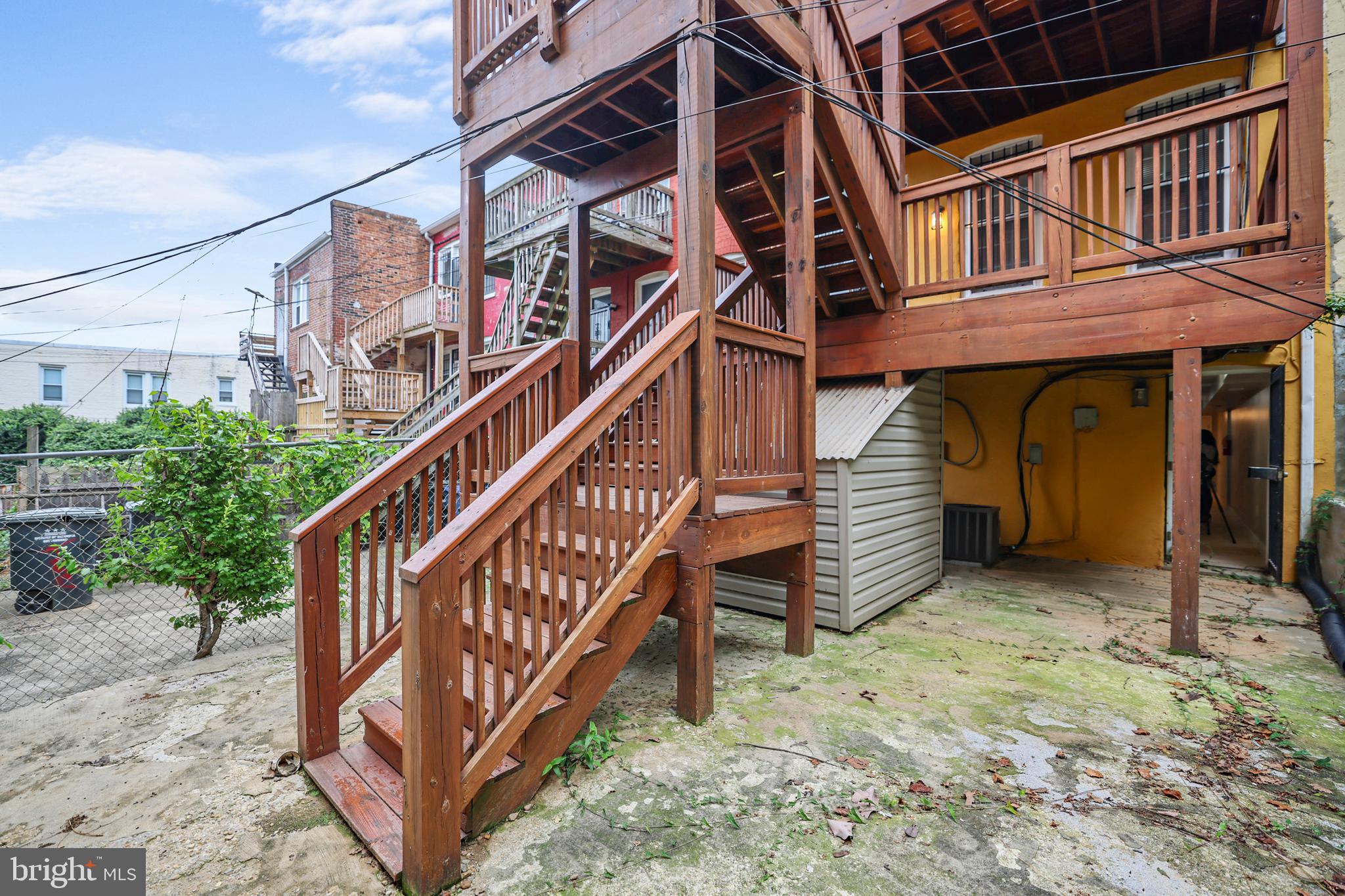302 V STREET NE
