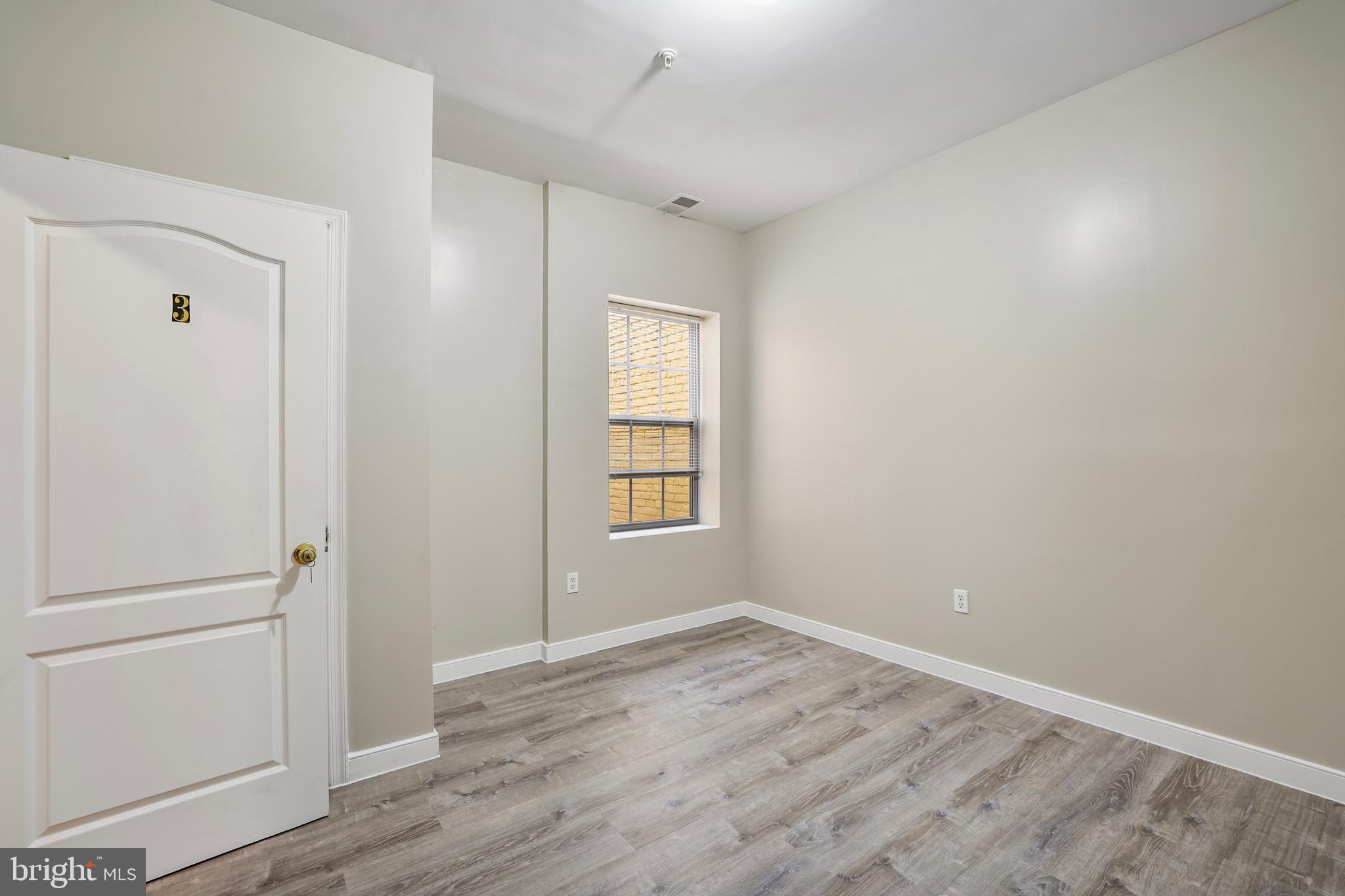 302 V STREET NE