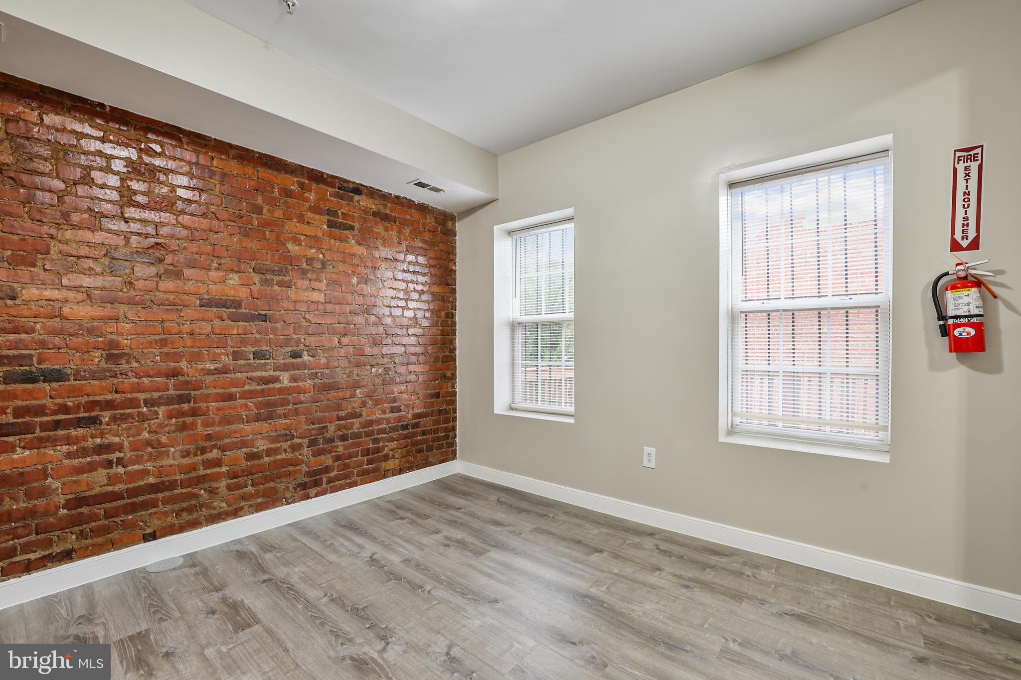 302 V STREET NE
