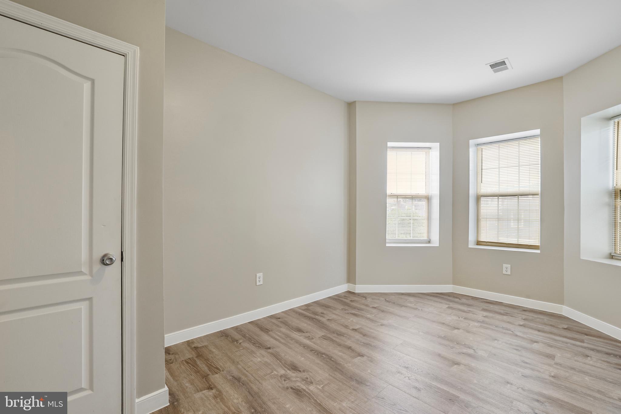 302 V STREET NE