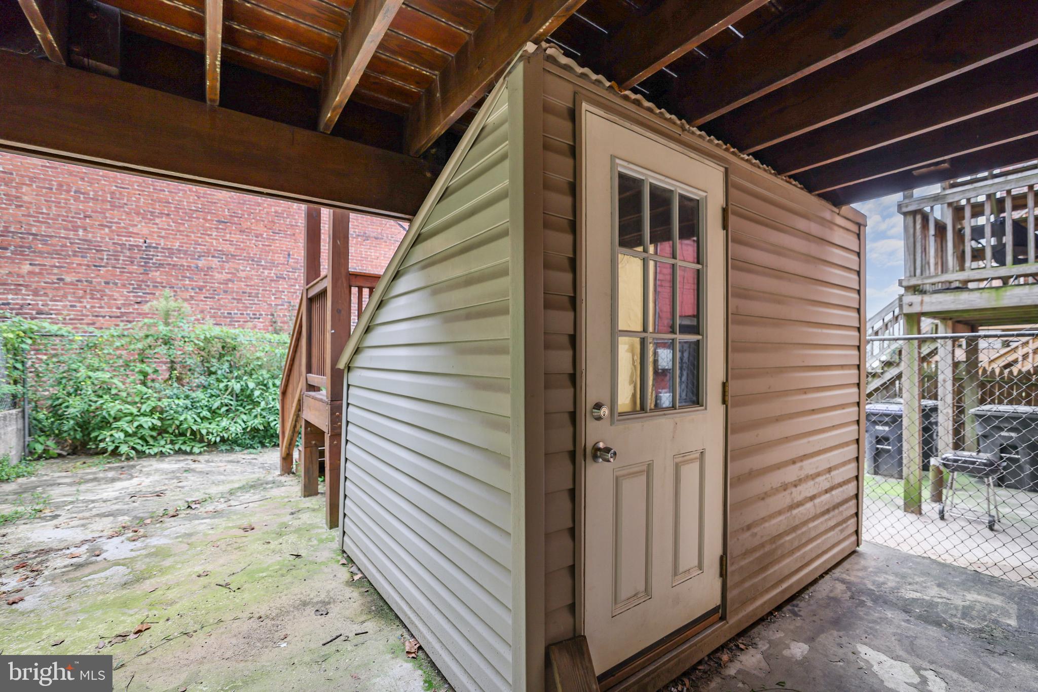 302 V STREET NE