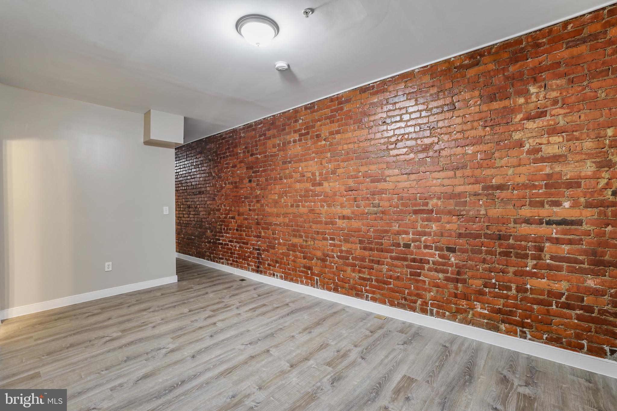 302 V STREET NE