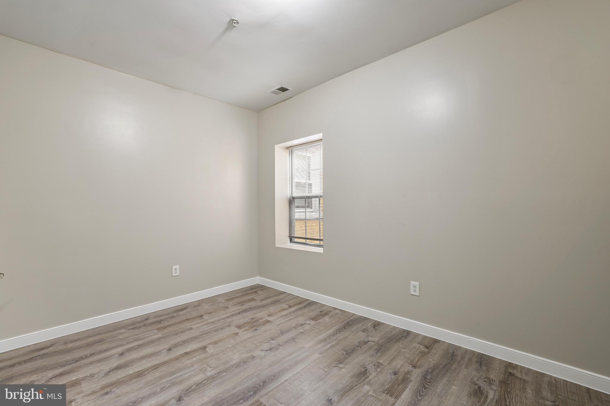 302 V STREET NE