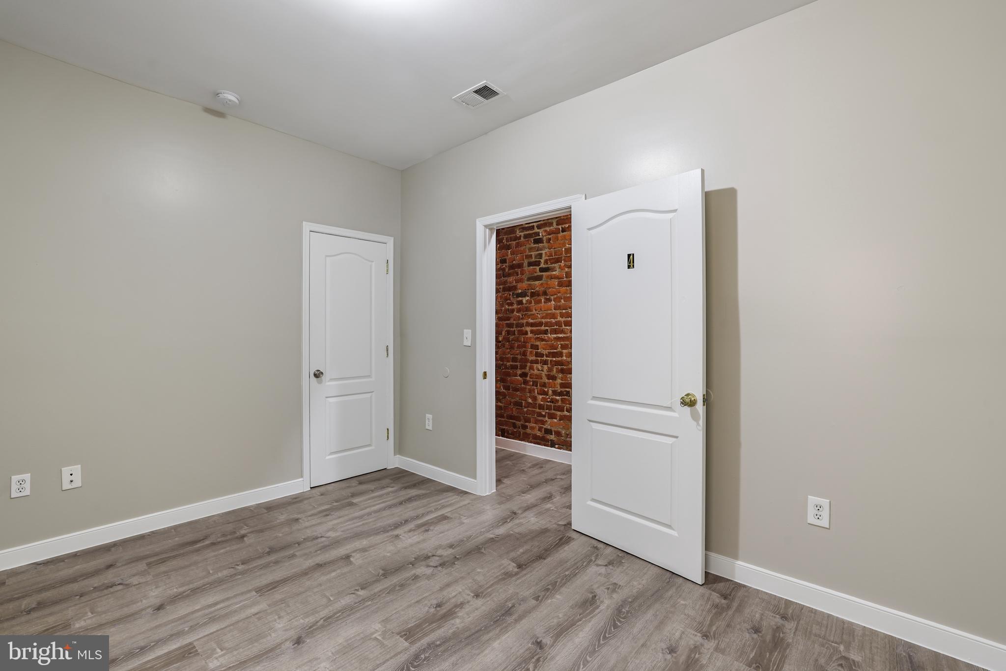 302 V STREET NE