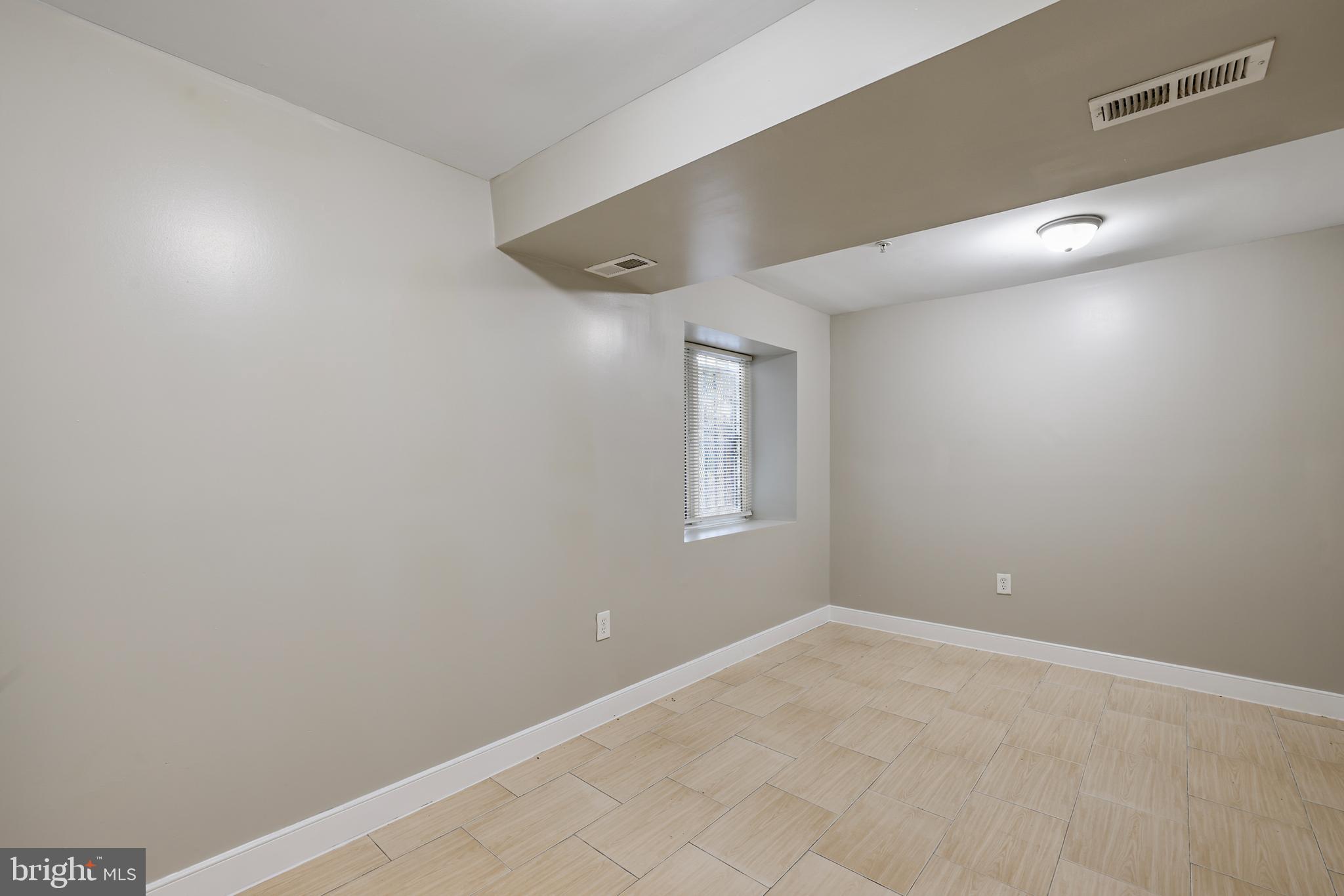 302 V STREET NE