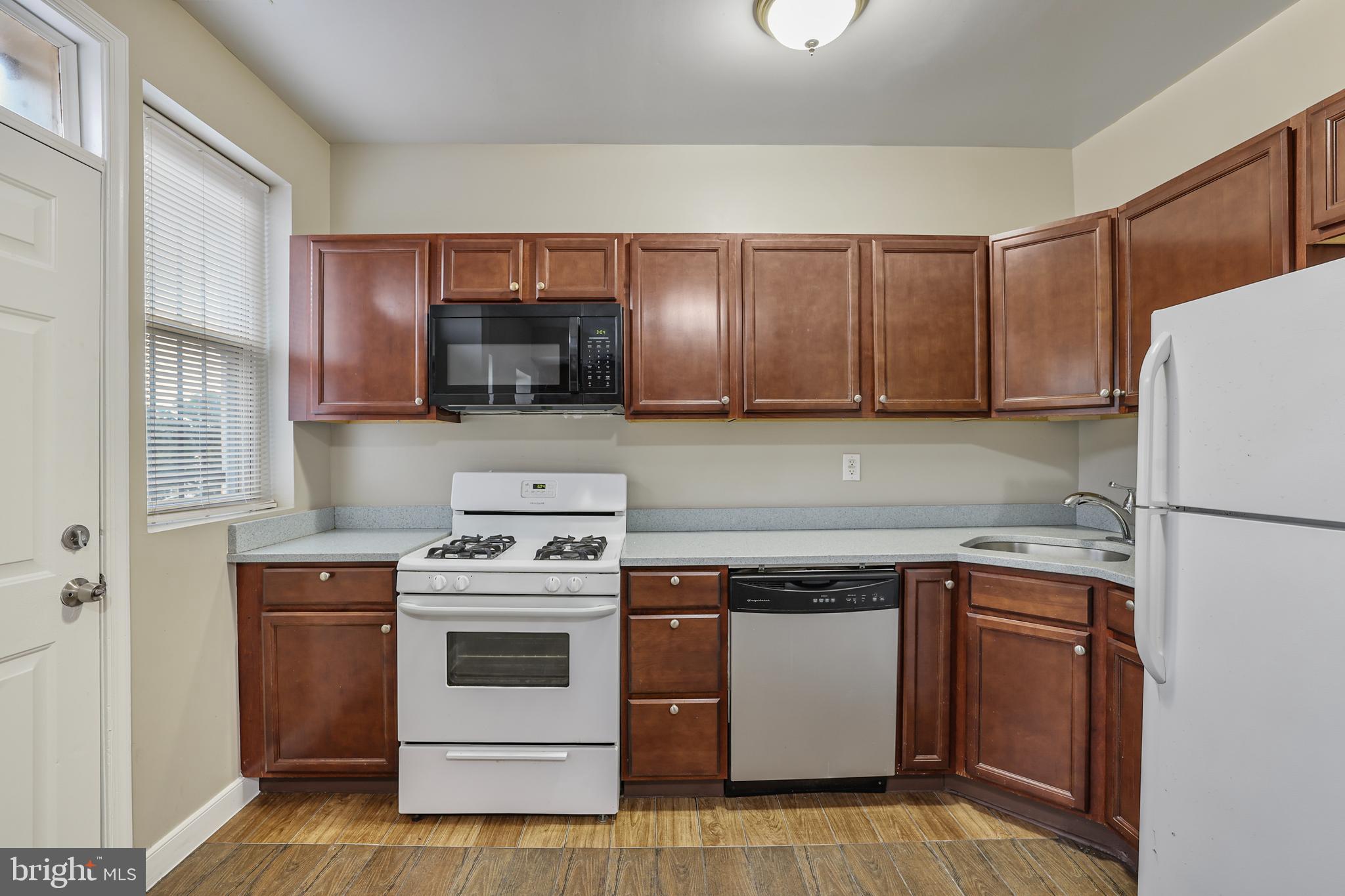 302 V STREET NE