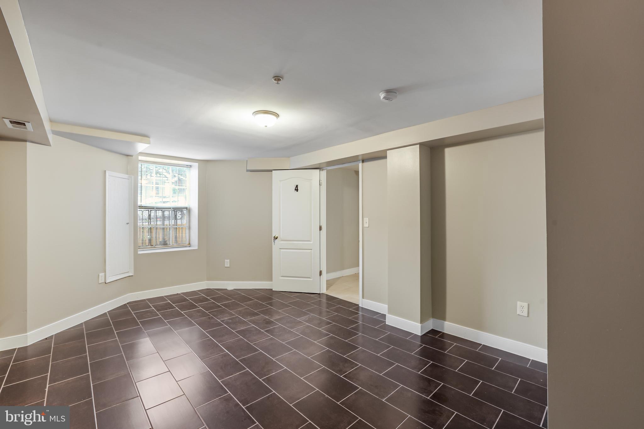 302 V STREET NE