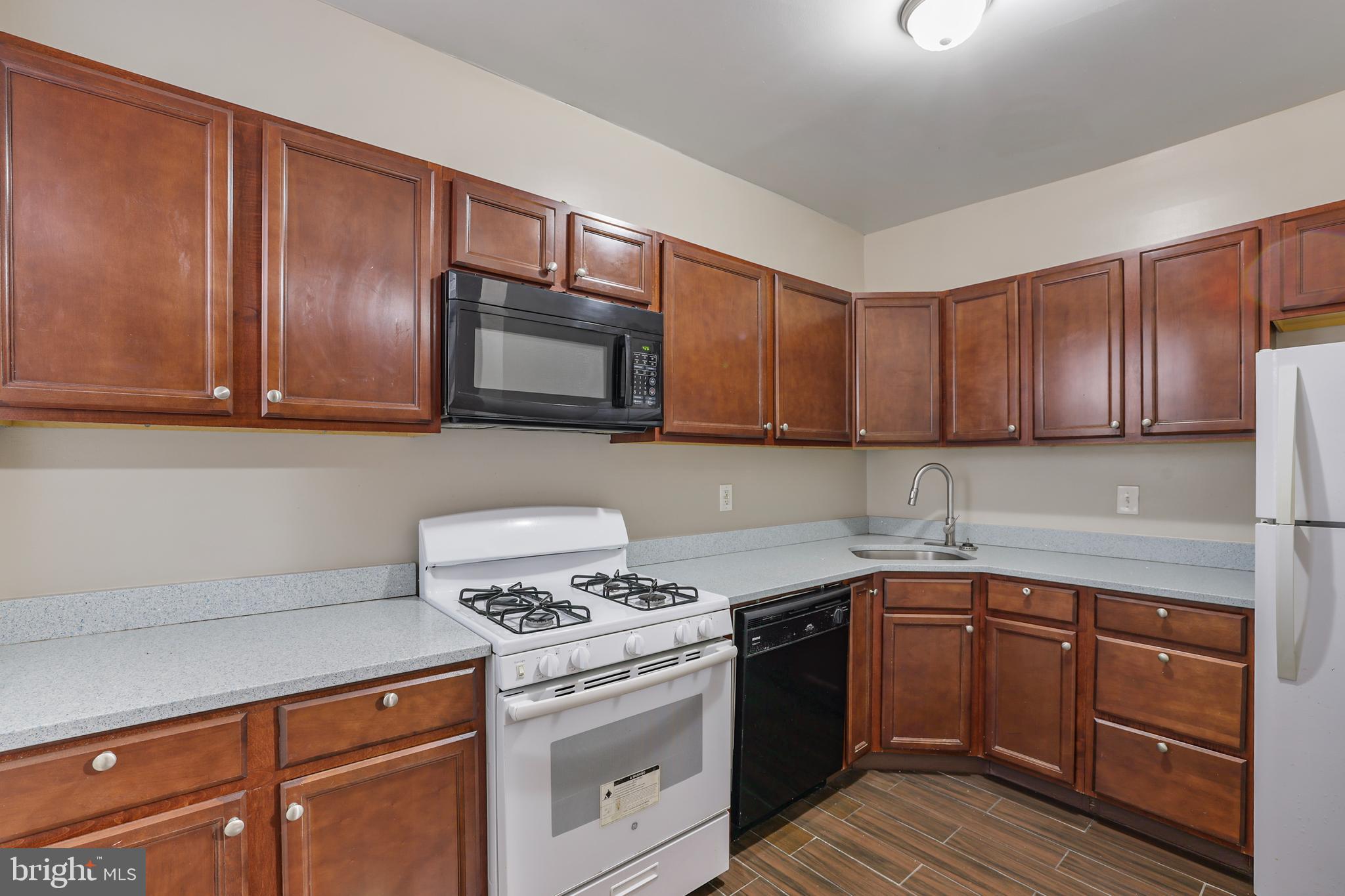 302 V STREET NE