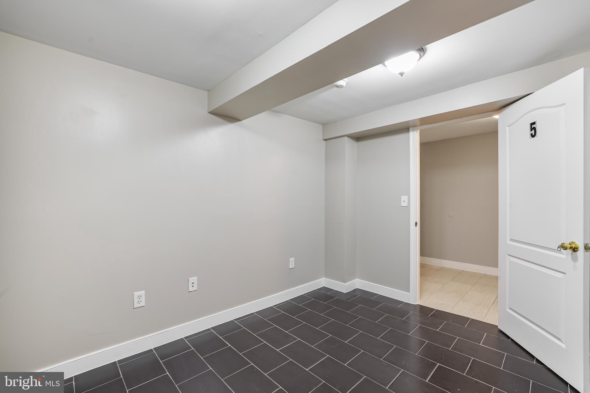 302 V STREET NE