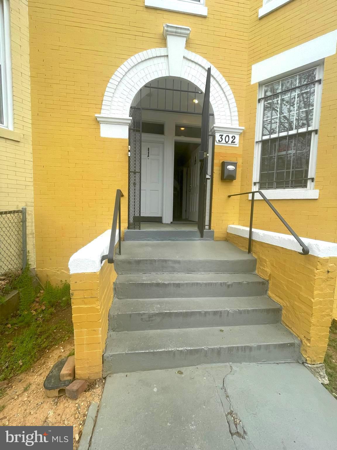 302 V STREET NE
