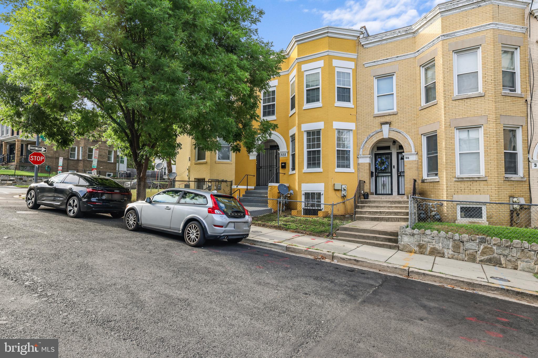 302 V STREET NE