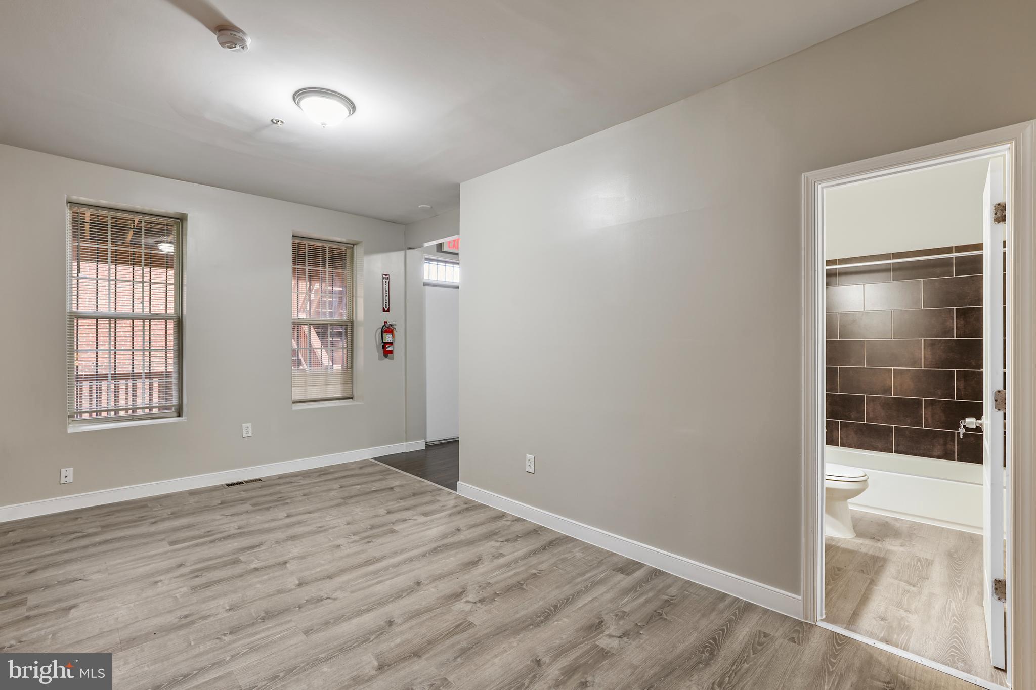 302 V STREET NE