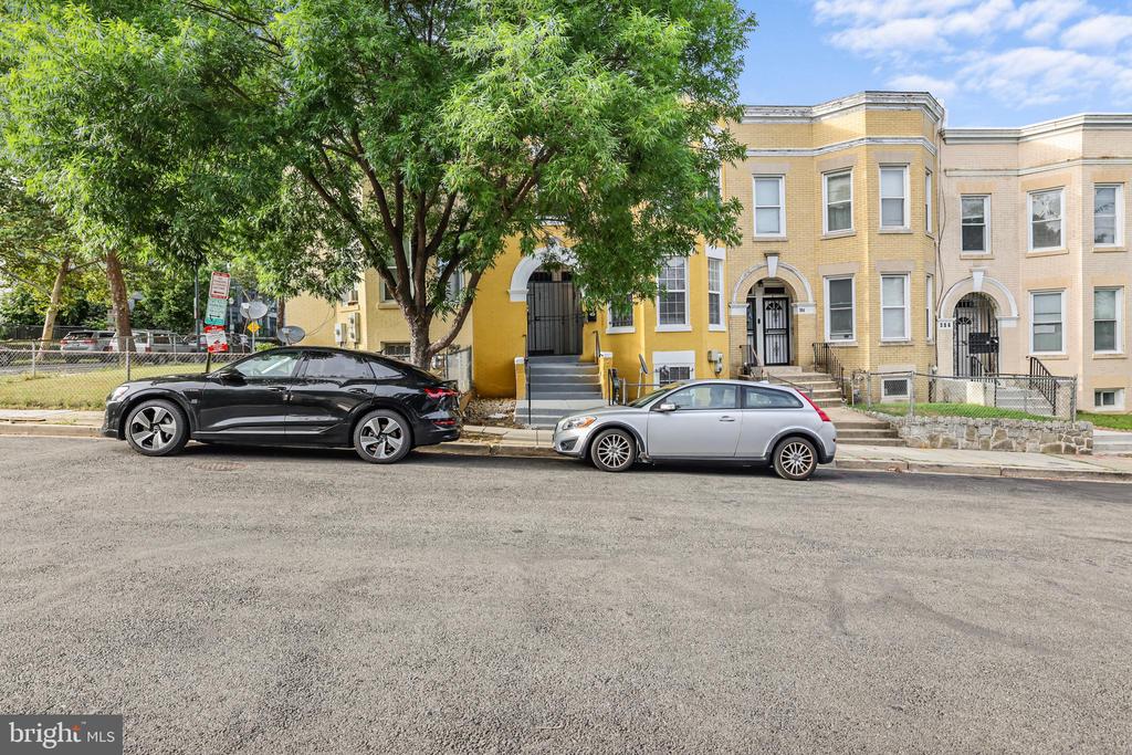 302 V STREET NE