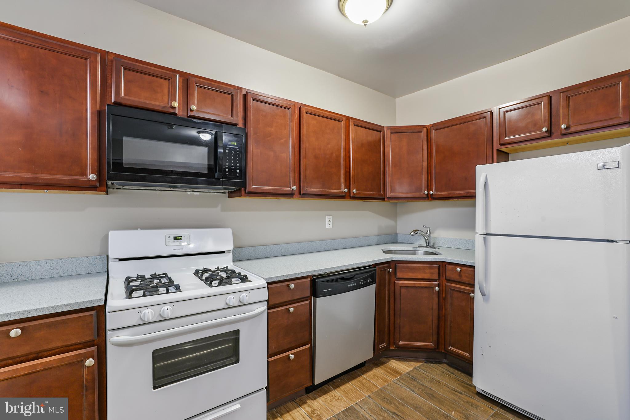 302 V STREET NE