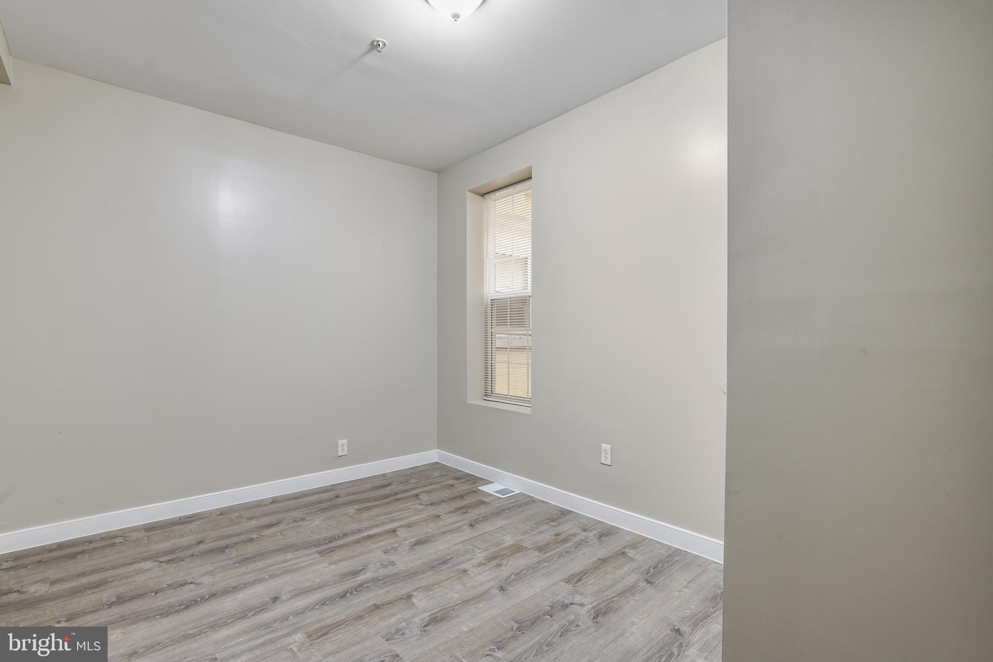 302 V STREET NE