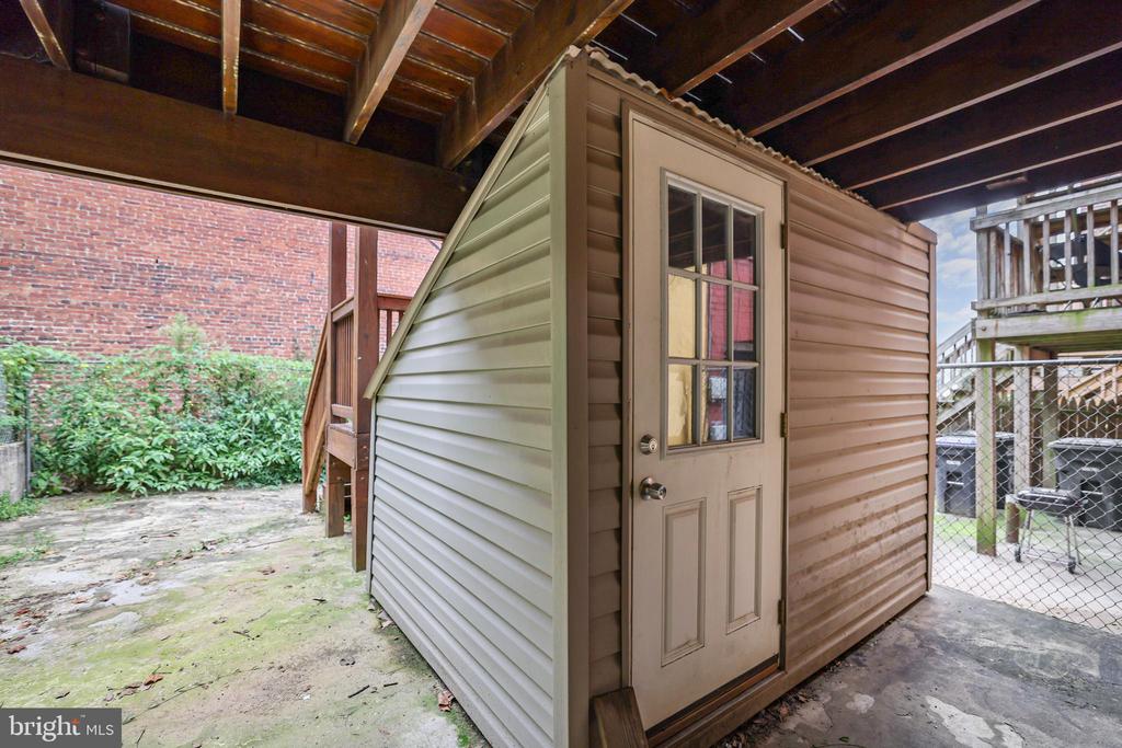 302 V STREET NE