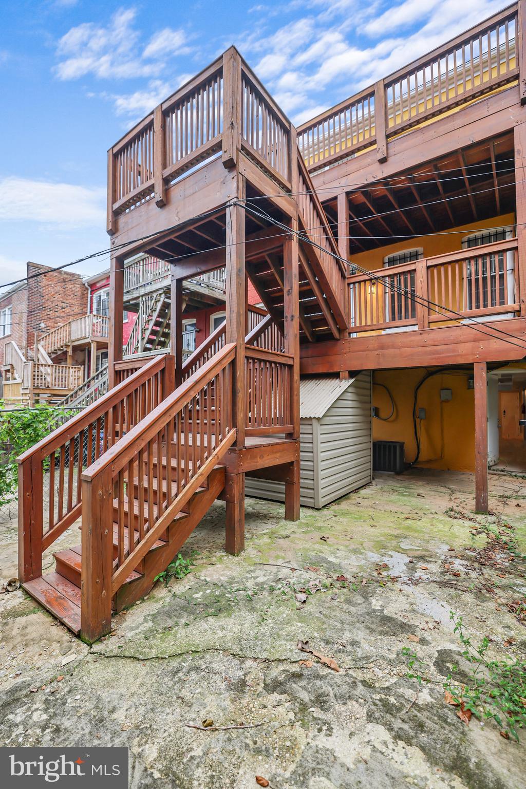 302 V STREET NE