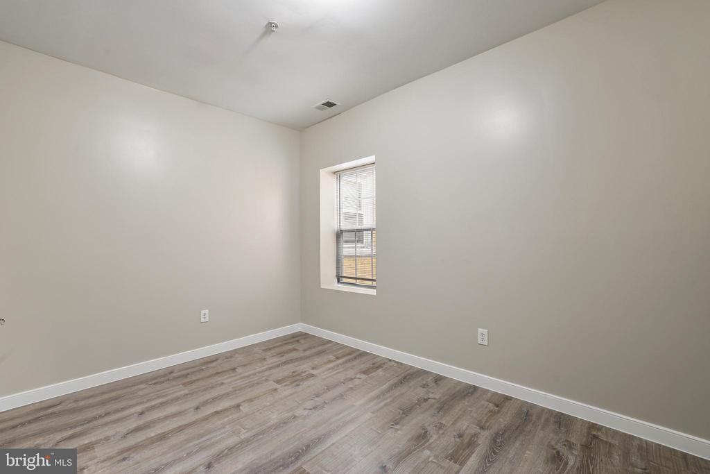 302 V STREET NE