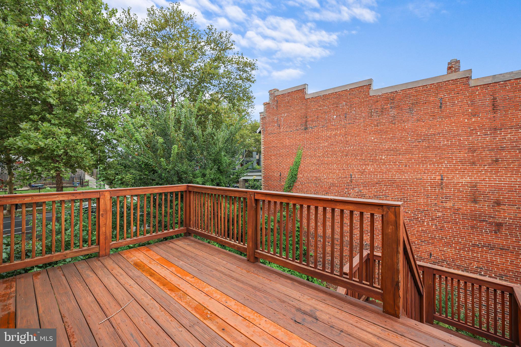 302 V STREET NE