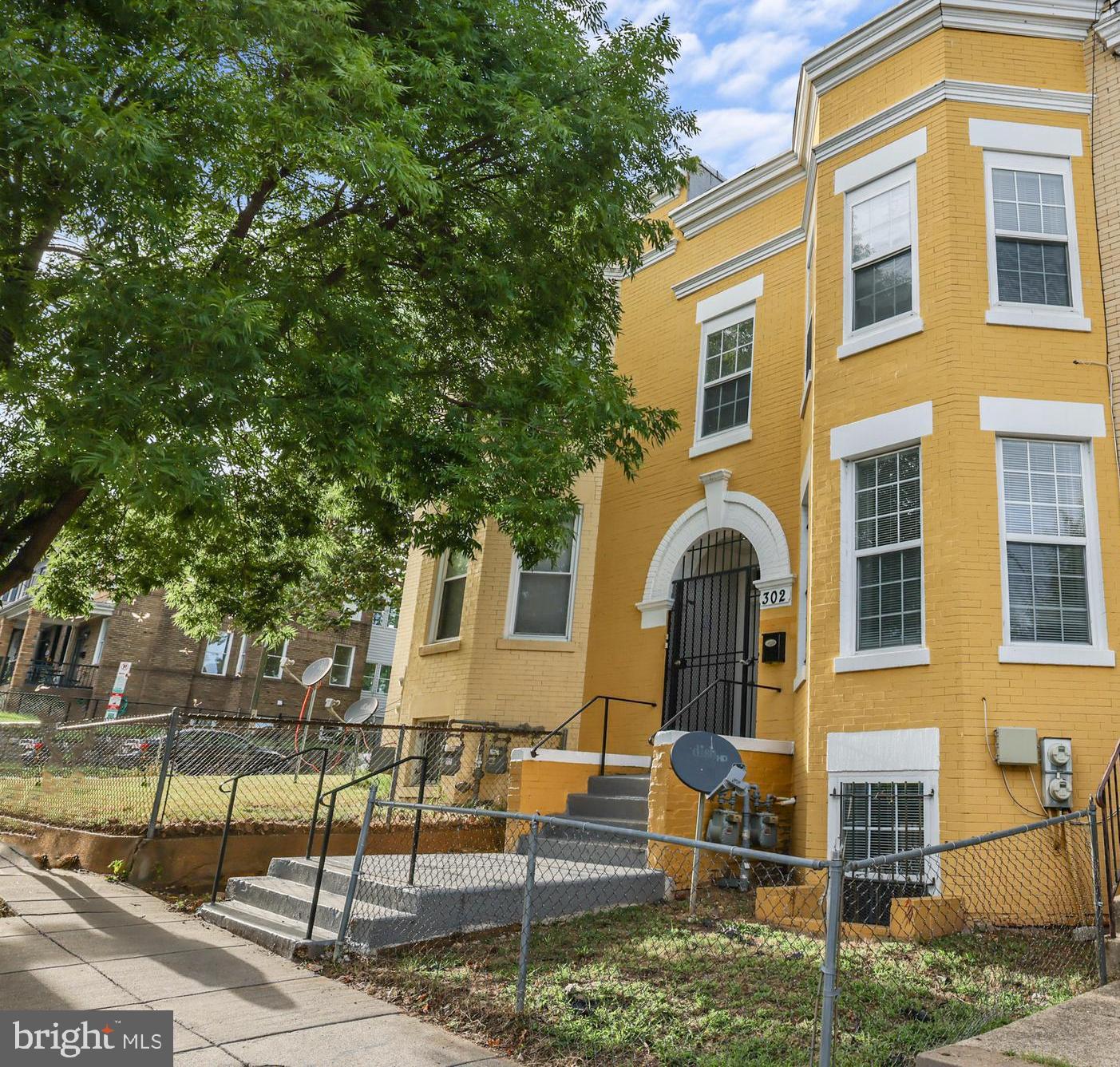 302 V STREET NE