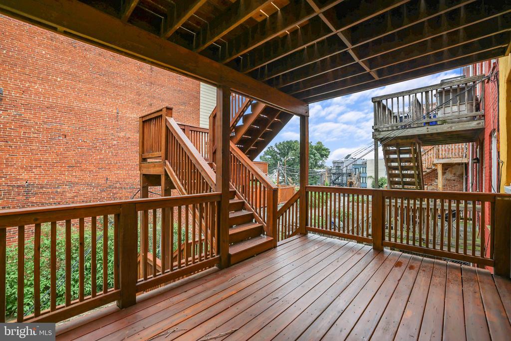 302 V STREET NE