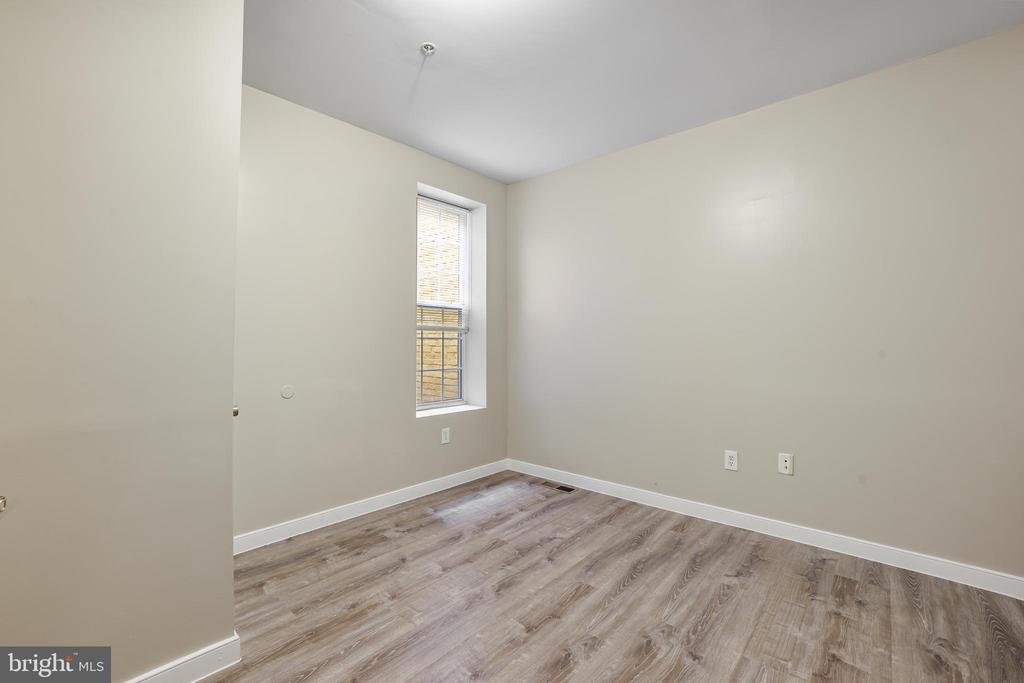302 V STREET NE