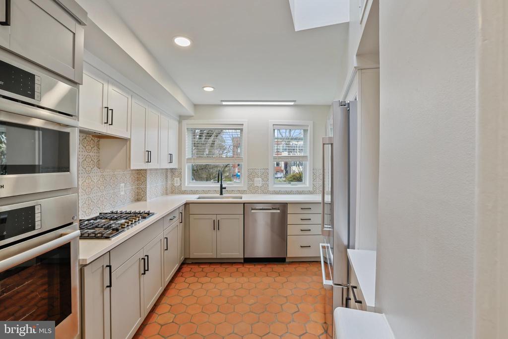 416 6TH STREET SE