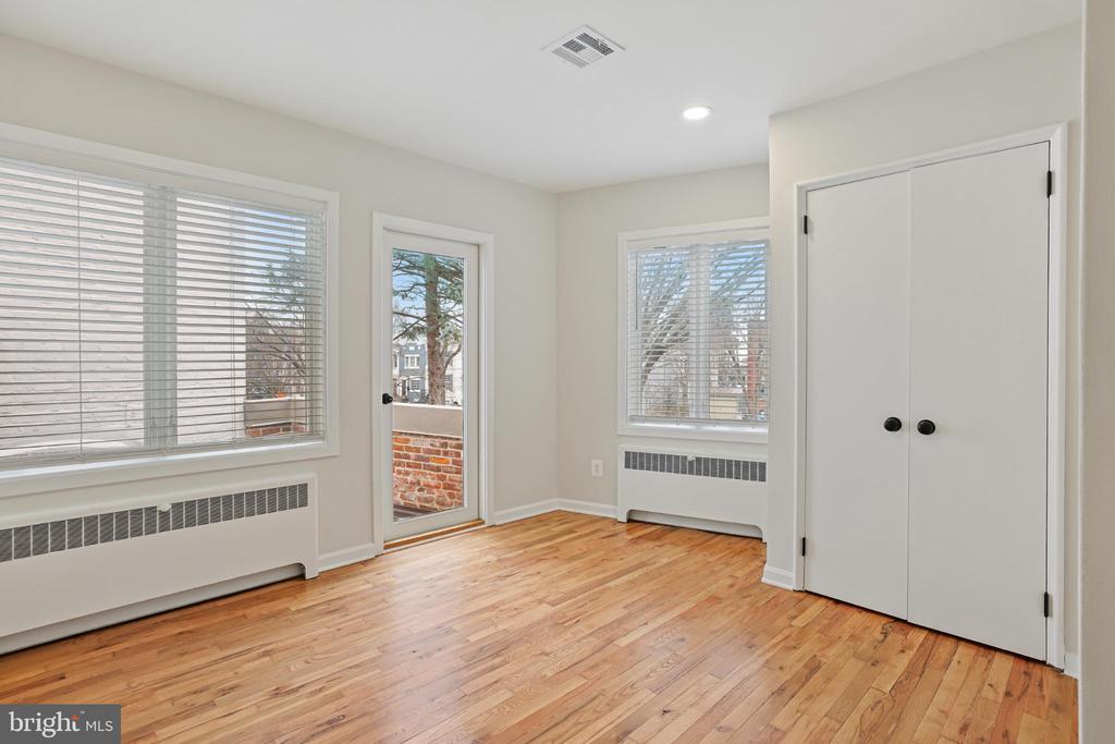 416 6TH STREET SE