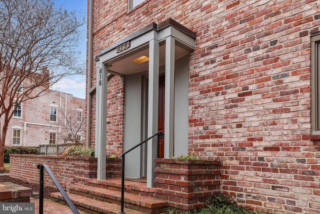 416 6TH STREET SE