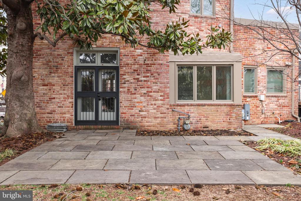 416 6TH STREET SE