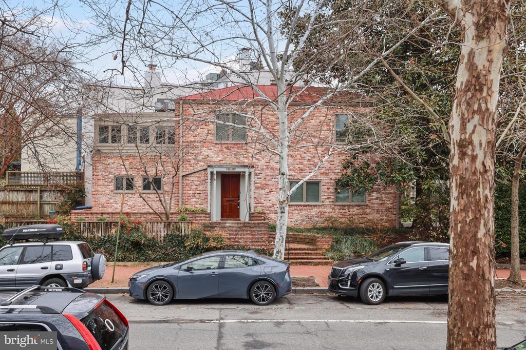 416 6TH STREET SE