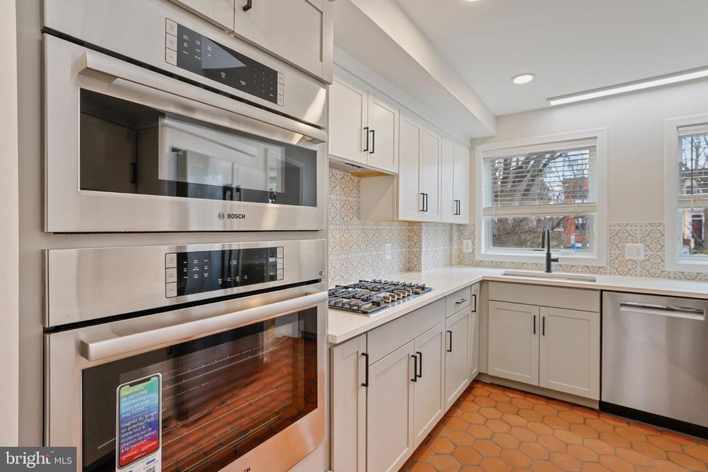 416 6TH STREET SE
