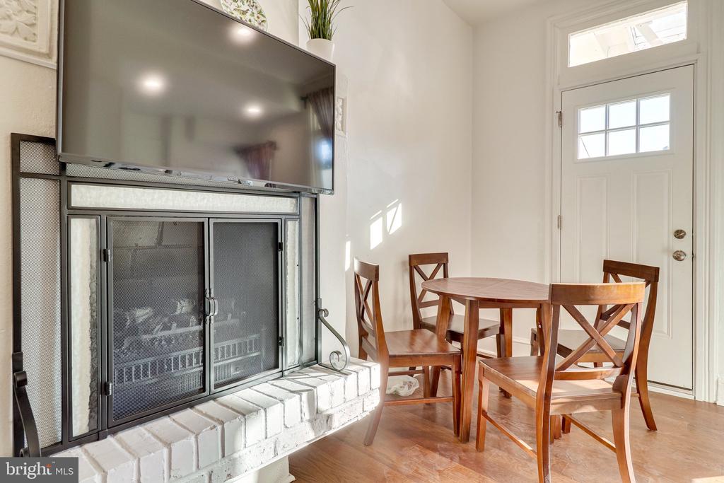409 CONSTITUTION AVENUE NE