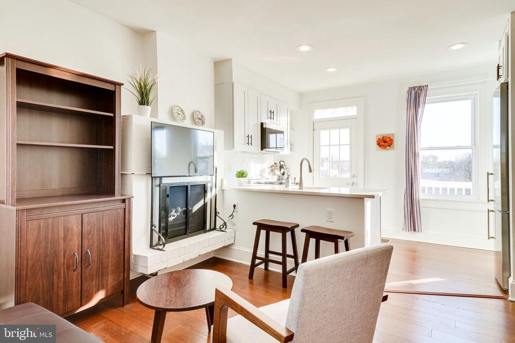 409 CONSTITUTION AVENUE NE