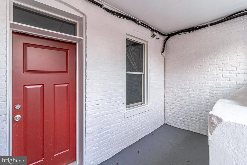409 CONSTITUTION AVENUE NE