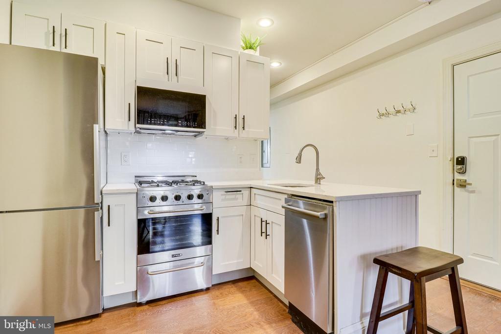 409 CONSTITUTION AVENUE NE