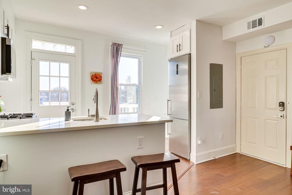 409 CONSTITUTION AVENUE NE